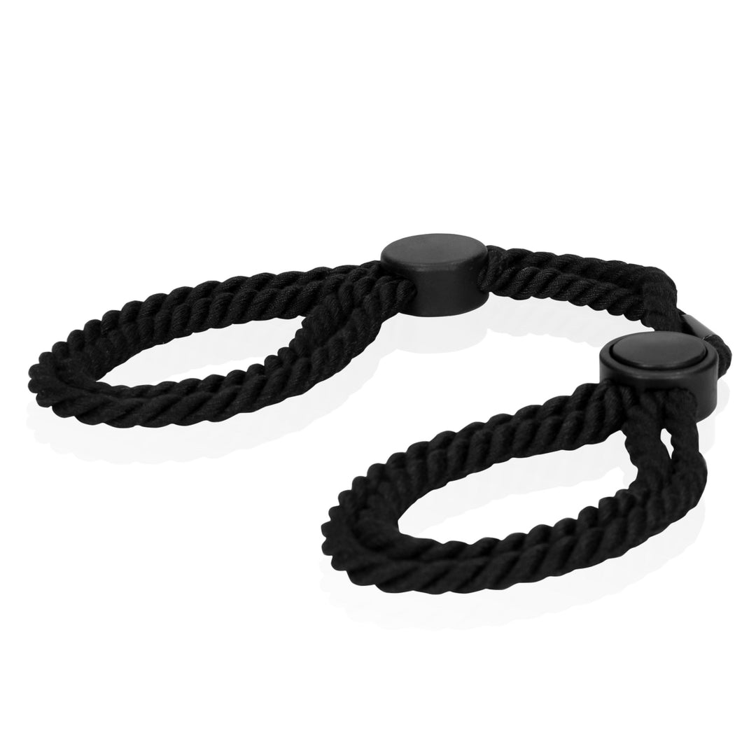 Adjustable rope handcuffs