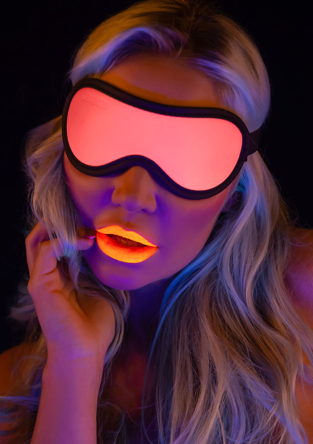 Blindfold glow in the dark eye mask