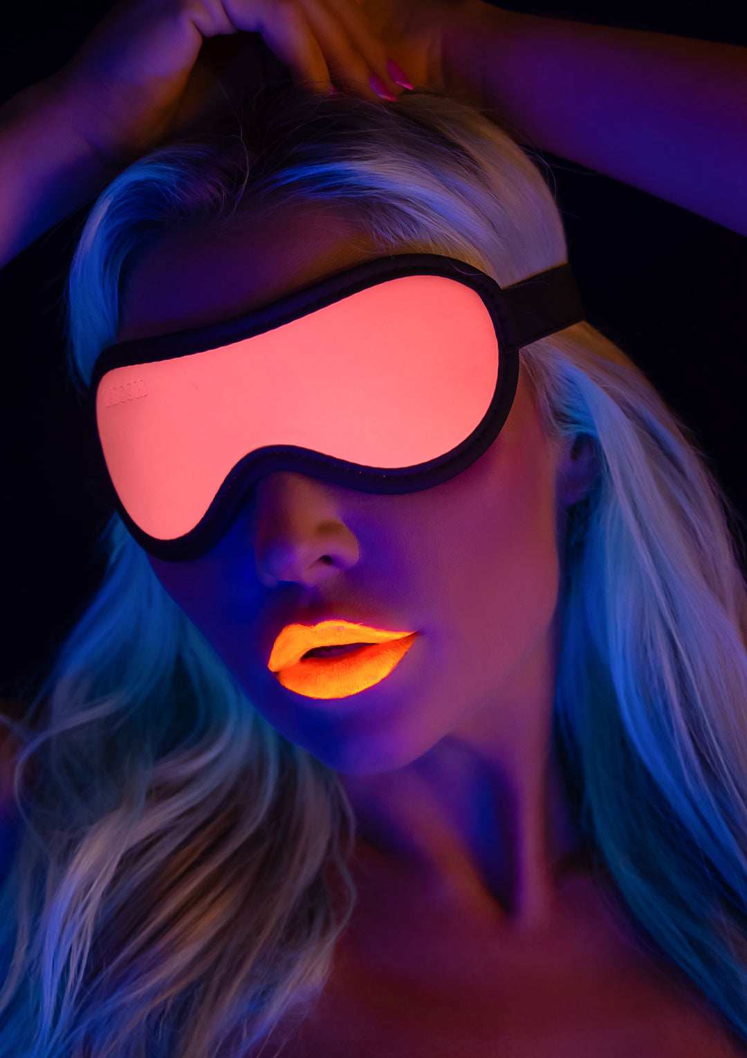 Blindfold glow in the dark eye mask