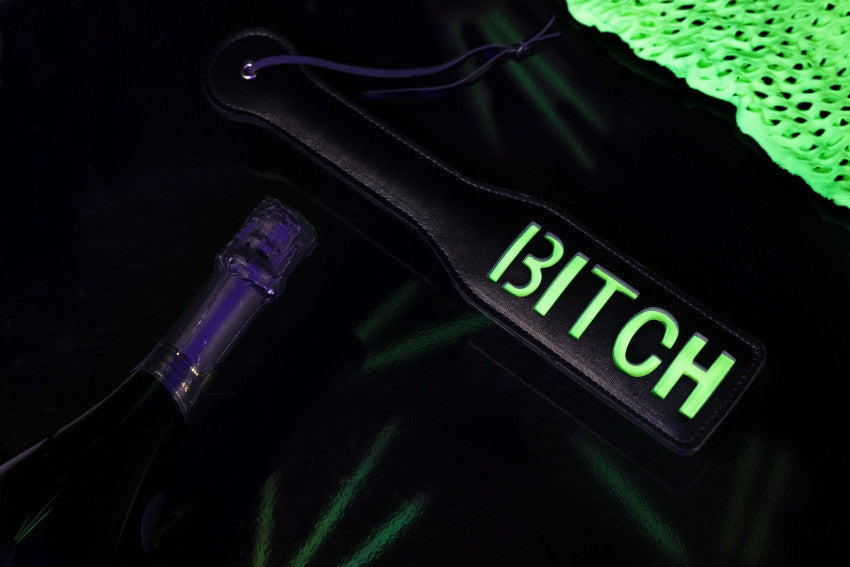 Sculacciatore Bitch'' Paddle Glow in the Dark